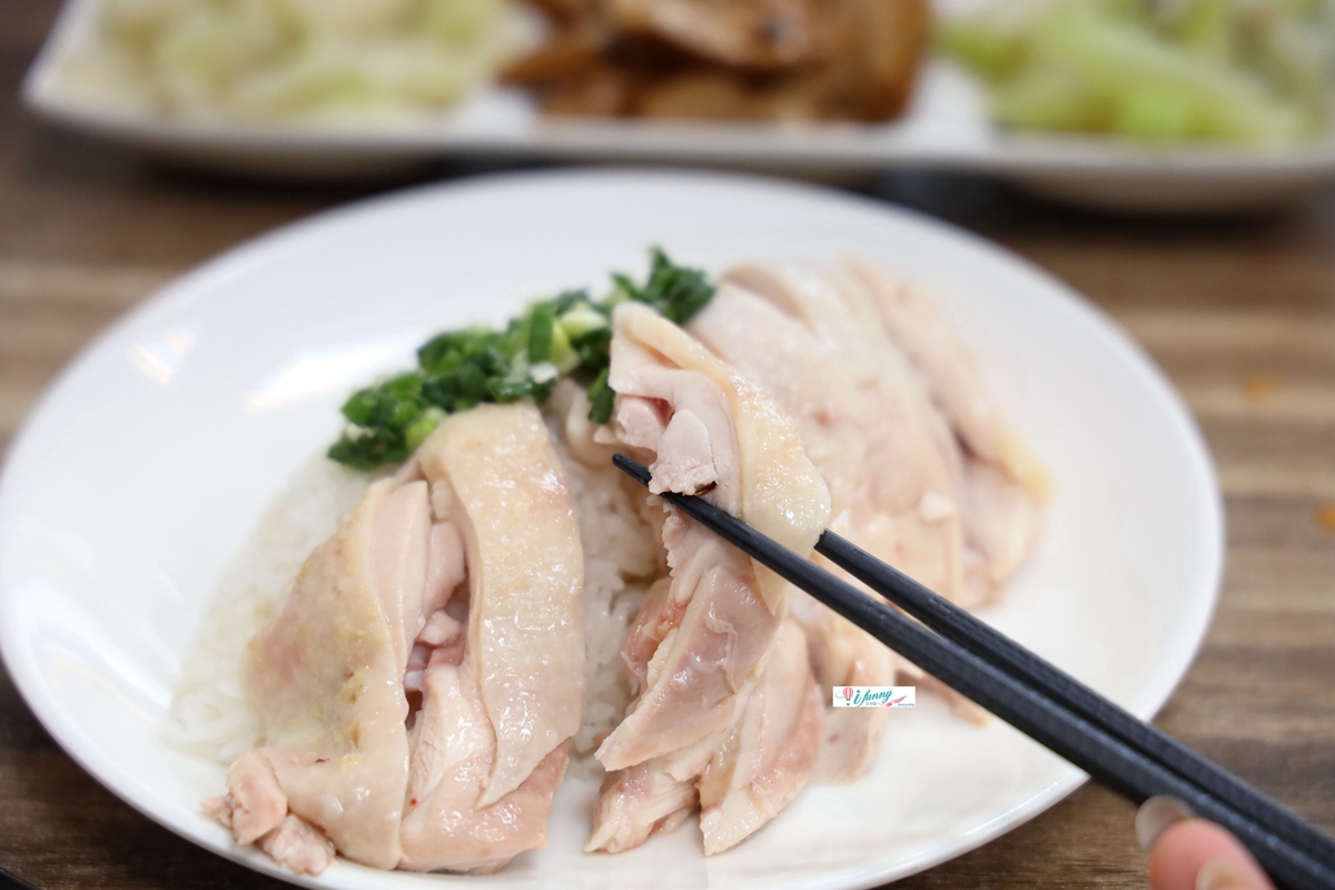 新埔站 | 四維海南雞飯 百元的海南雞肉飯 雞骨熬湯免費喝到飽