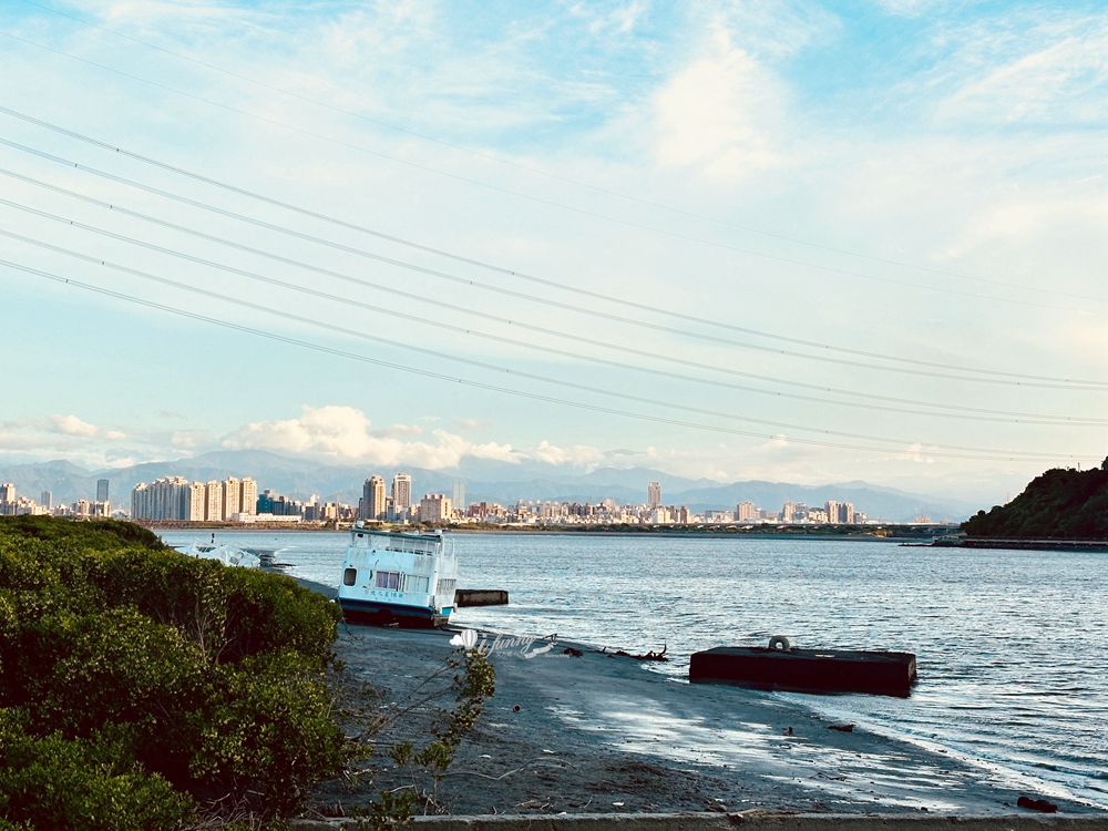 關渡碼頭貨櫃市集 | 雙北最新約會 打卡熱點 超Chill河畔美景+14櫃異國美食 - ifunny