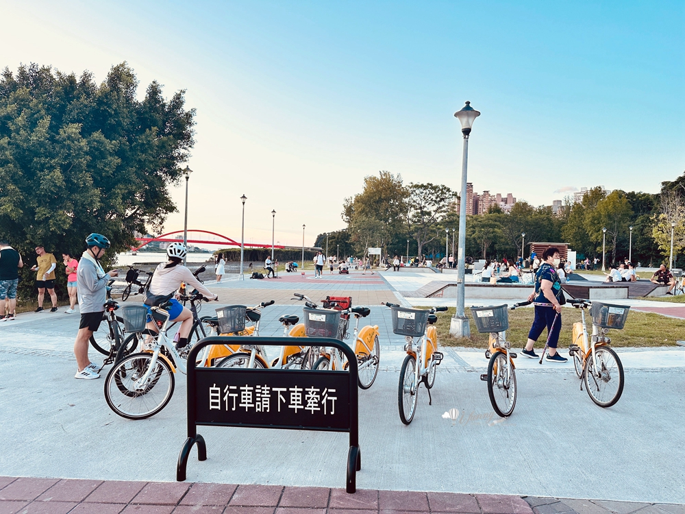 關渡碼頭貨櫃市集 | 雙北最新約會 打卡熱點 超Chill河畔美景+14櫃異國美食 - ifunny