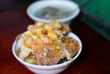 基隆美食 | 天天鮮排骨飯~IG正紅美食/蝦仁排骨堆高高/雞腿魚排好澎湃/食尚玩家推薦
