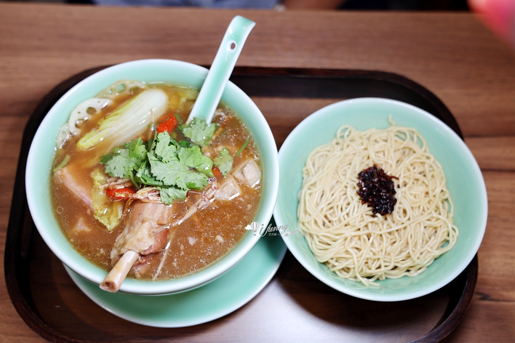 忠青商行新品牌 青嬌膠原麵館 6小時燉煮雞湯 黃金燉雞湯、芋頭排骨湯 還有超水準的小菜 - ifunny 忠青商行新品牌 青嬌膠原麵館 6小時燉煮雞湯 黃金燉雞湯、芋頭排骨湯 還有超水準的小菜 - ifunny