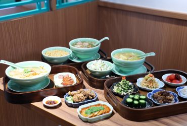忠青商行新品牌 青嬌膠原麵館 6小時燉煮雞湯 黃金燉雞湯、芋頭排骨湯 還有超水準的小菜