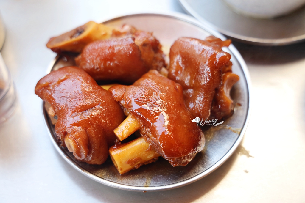 南機場美食 | 曉迪筒仔米糕 夜市銅板美食 推薦滷肉飯及豬腳 再搭美味排骨酥湯 - ifunny 南機場美食 | 曉迪筒仔米糕 夜市銅板美食 推薦滷肉飯及豬腳 再搭美味排骨酥湯 - ifunny