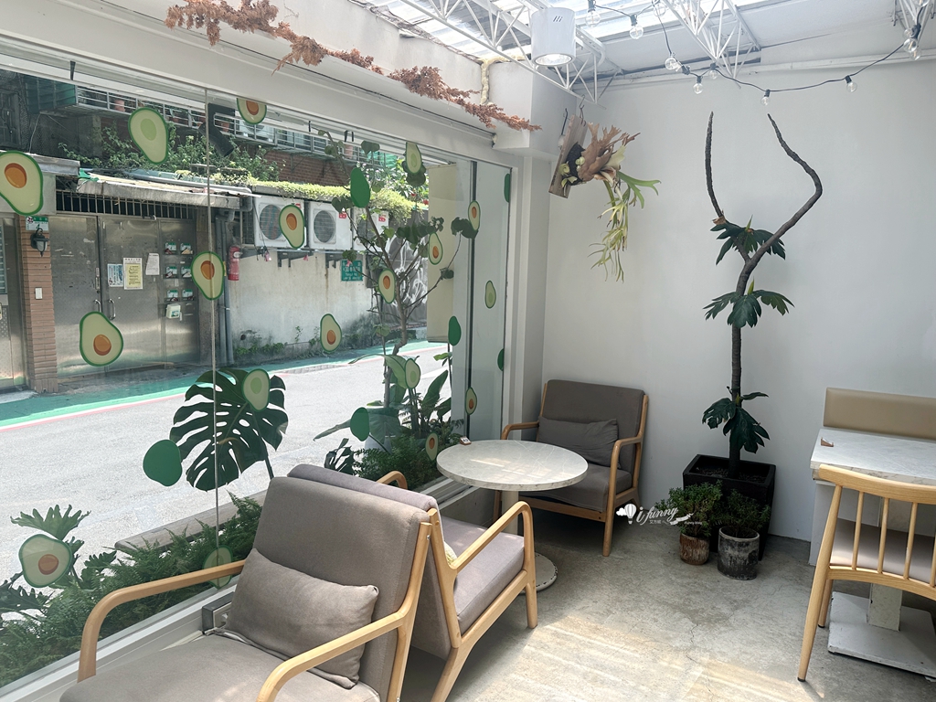 市政府站 | 午葉信義 LEAVES Cafe 市區裡的綠洲 植栽網美早午餐 - ifunny 市政府站 | 午葉信義 LEAVES Cafe 市區裡的綠洲 植栽網美早午餐 - ifunny