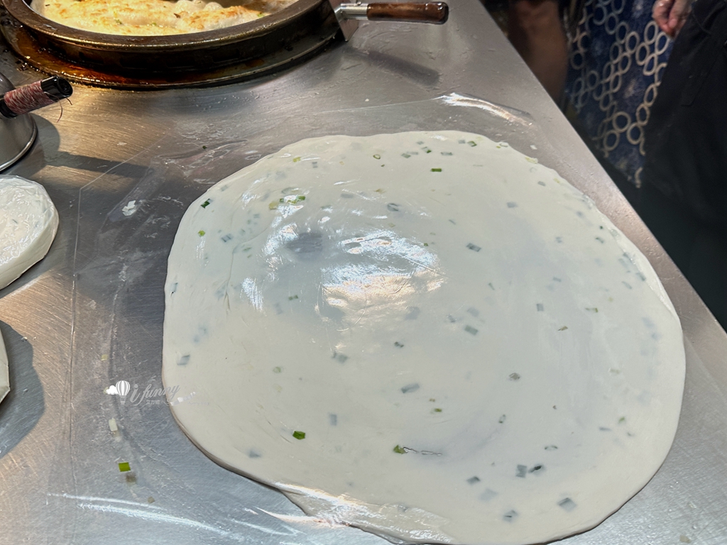 三重國小站 | 陳記蔥油餅 現撖現做蔥油餅加蛋才25元 CP值超高 - ifunny