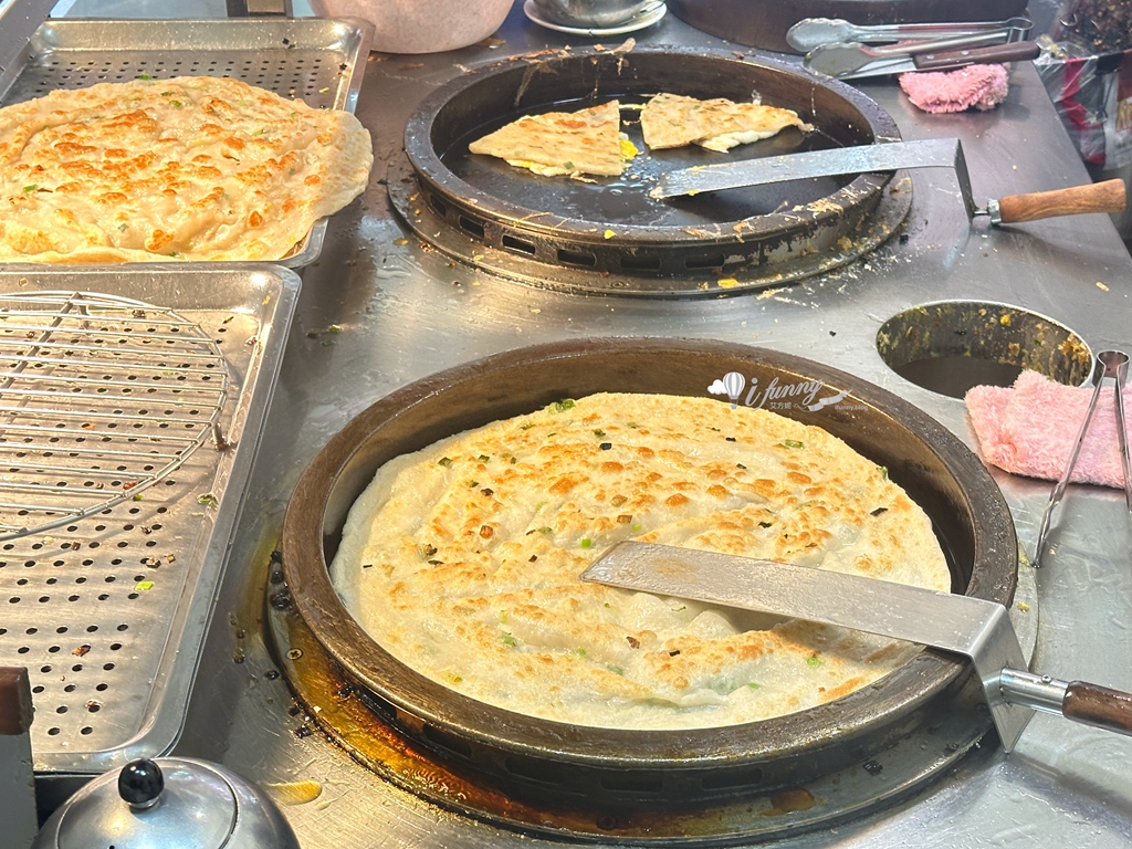 三重國小站 | 陳記蔥油餅 現撖現做蔥油餅加蛋才25元 CP值超高 - ifunny