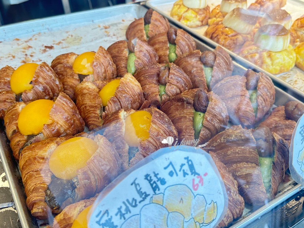 三重國小站 | 台灣蕃薯 不賣蕃薯 賣可頌菠蘿 全品項買五送一 - ifunny