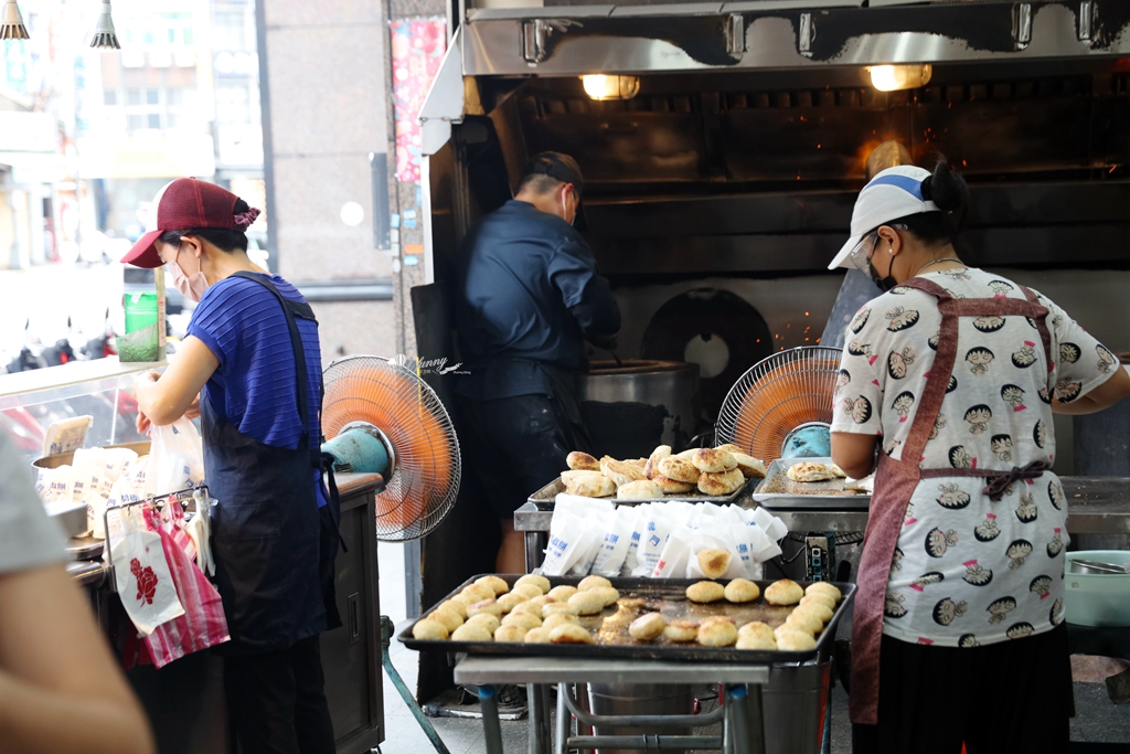 三重國小站 | 龍門胡椒餅 15元的小酥餅及甜餅 也好好吃 - ifunny
