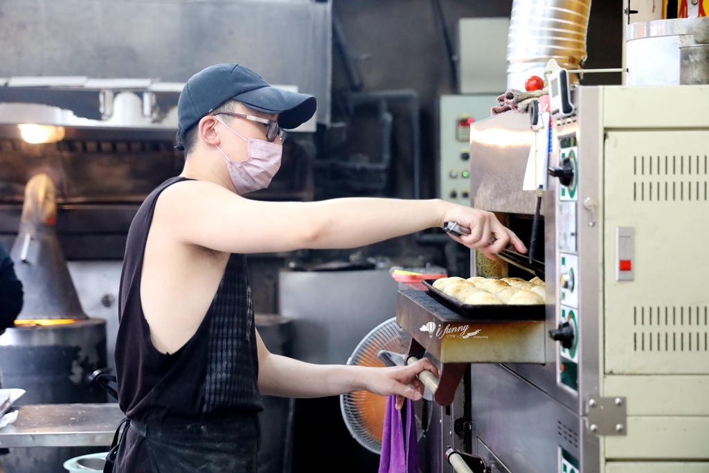 三重國小站 | 龍門胡椒餅 15元的小酥餅及甜餅 也好好吃 - ifunny