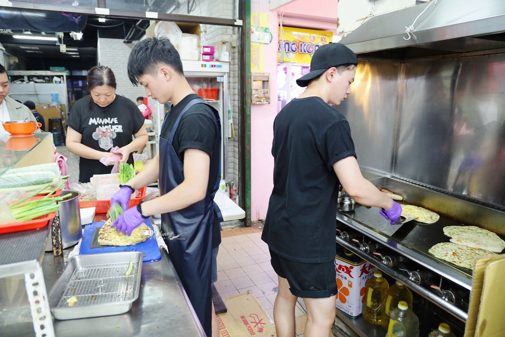 松山站 | 饒河夜市 蔥海手工蔥油餅 有如蔥花地毯的蔥爆牛肉捲餅 必加辣椒 - ifunny 松山站 | 饒河夜市 蔥海手工蔥油餅 有如蔥花地毯的蔥爆牛肉捲餅 必加辣椒 - ifunny
