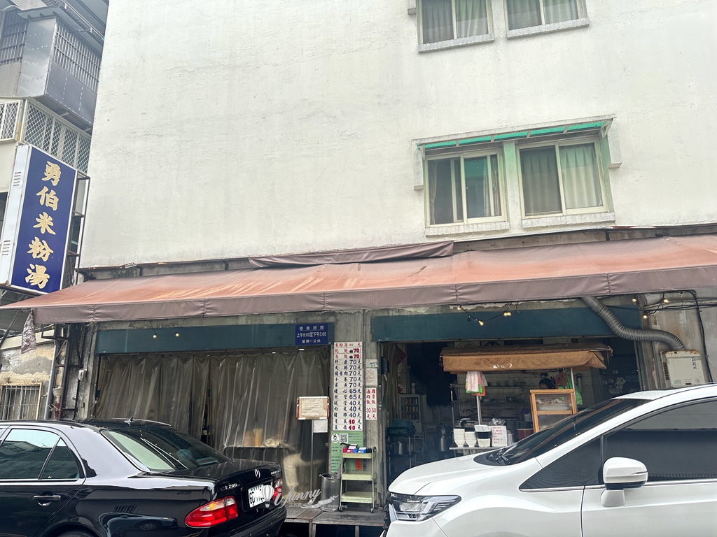 劍潭站 | 勇伯米粉湯 生意好到用餐限時20分鐘 門口常停滿名車 - ifunny