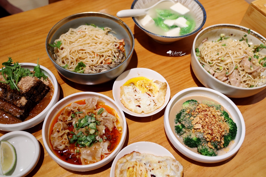 台中西區美食 | 發愣吃VARMT  勤美店 米其林推薦的椒麻乾麵 6000多則評論達4.8分好評 - ifunny