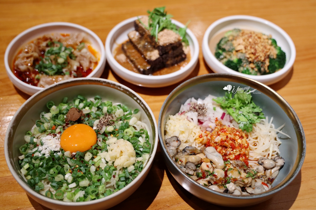 台中西區美食 | 發愣吃VARMT  勤美店 米其林推薦的椒麻乾麵 6000多則評論達4.8分好評