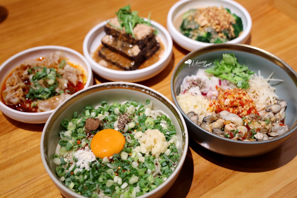 台中西區美食 | 發愣吃VARMT  勤美店 米其林推薦的椒麻乾麵 6000多則評論達4.8分好評 - ifunny