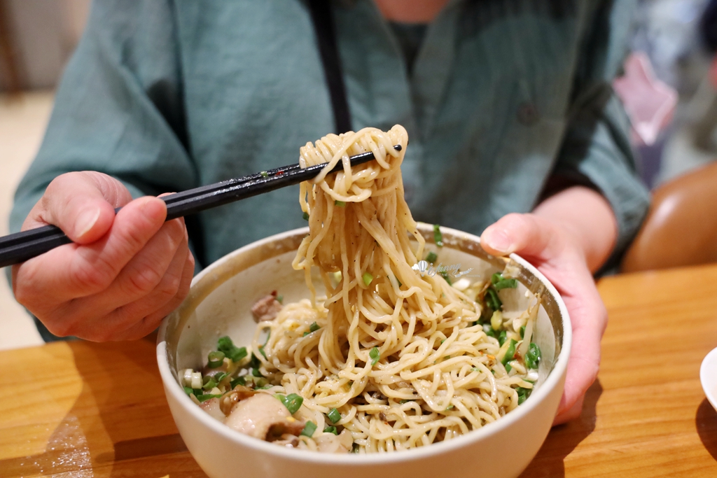 台中西區美食 | 發愣吃VARMT  勤美店 米其林推薦的椒麻乾麵 6000多則評論達4.8分好評 - ifunny
