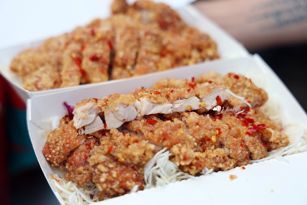 寧夏夜市 | 泰.泰樂椒麻雞腿 酥脆嫰口多汁 搭上酸辣醬料及爽脆高麗菜絲 夠味好吃 - ifunny 寧夏夜市 | 泰.泰樂椒麻雞腿 酥脆嫰口多汁 搭上酸辣醬料及爽脆高麗菜絲 夠味好吃 - ifunny