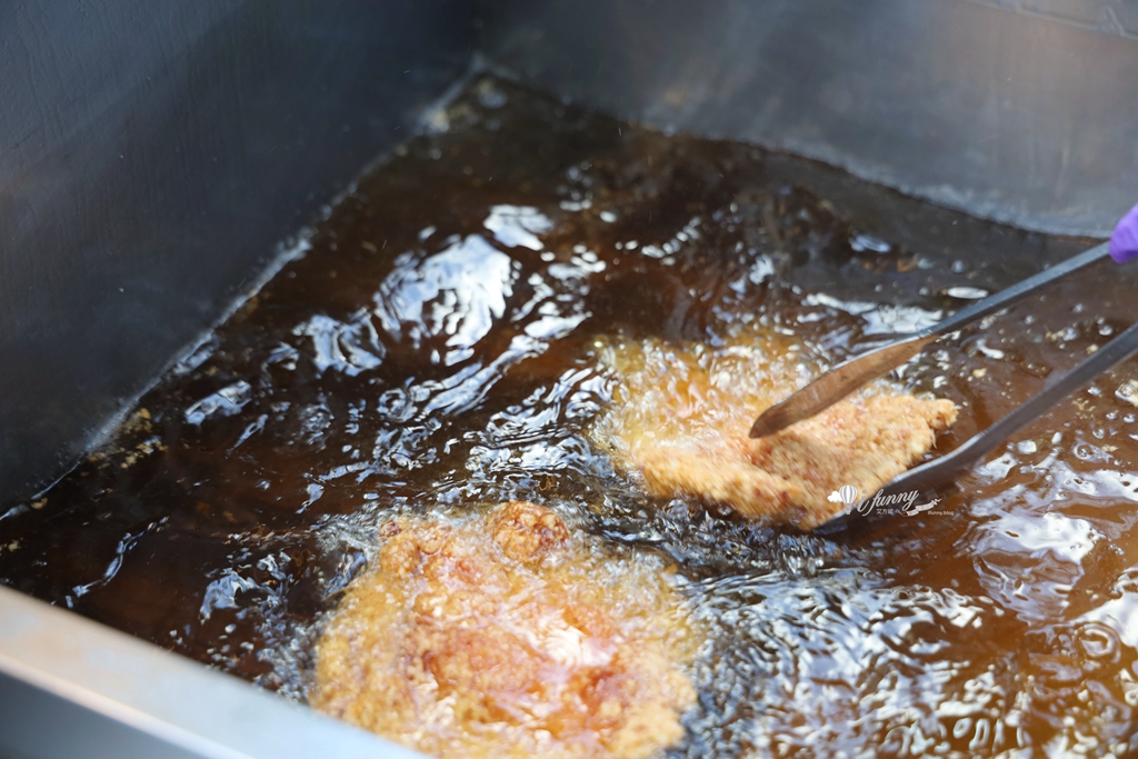寧夏夜市 | 泰.泰樂椒麻雞腿 酥脆嫰口多汁 搭上酸辣醬料及爽脆高麗菜絲 夠味好吃 - ifunny 寧夏夜市 | 泰.泰樂椒麻雞腿 酥脆嫰口多汁 搭上酸辣醬料及爽脆高麗菜絲 夠味好吃 - ifunny