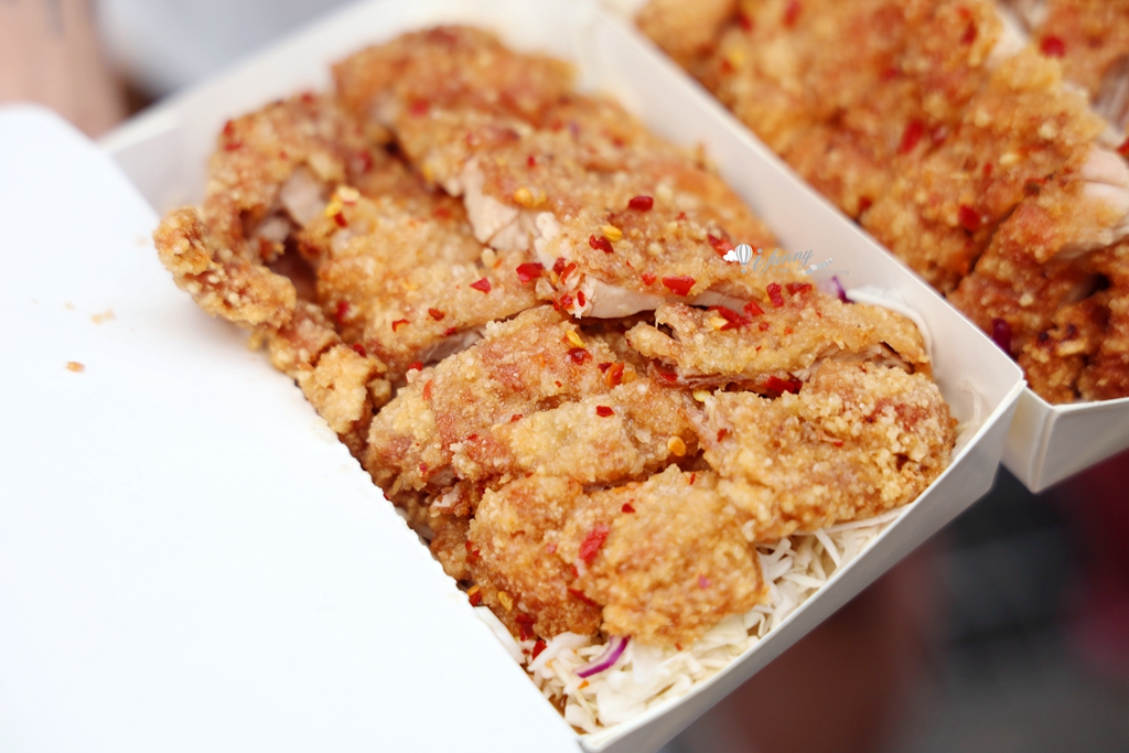 寧夏夜市 | 泰.泰樂椒麻雞腿 酥脆嫰口多汁 搭上酸辣醬料及爽脆高麗菜絲 夠味好吃 - ifunny 寧夏夜市 | 泰.泰樂椒麻雞腿 酥脆嫰口多汁 搭上酸辣醬料及爽脆高麗菜絲 夠味好吃 - ifunny