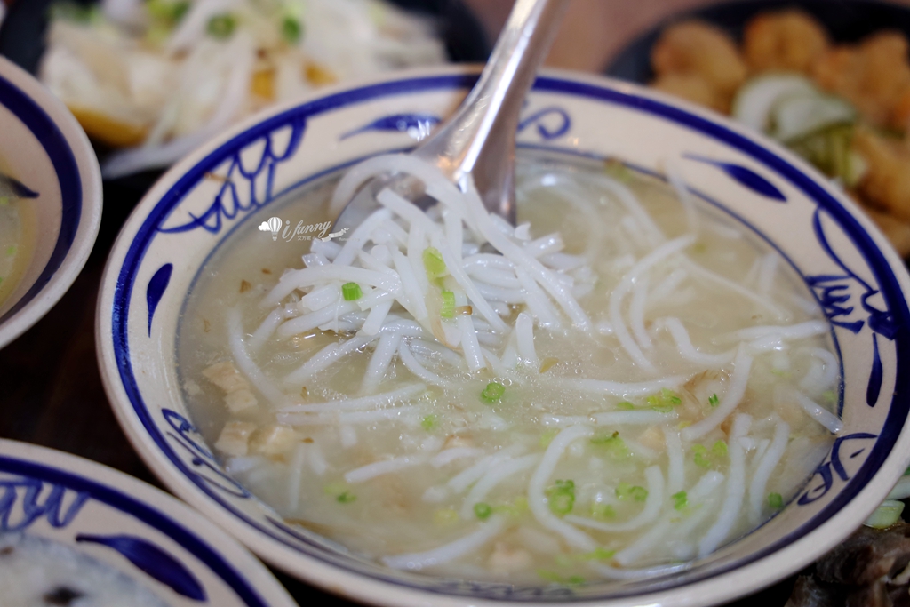 林口三井美食 | 老伙計 黑金滷肉飯.鹹粥.米粉湯 搭配多元小菜炸物超滿足 - ifunny