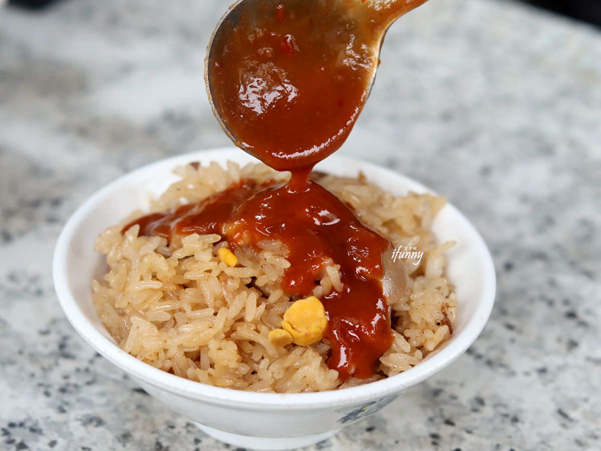 龍山寺站 | 艋舺阿萬油飯 刈包、四臣湯、排骨湯~60年老店 在地人的台式早餐