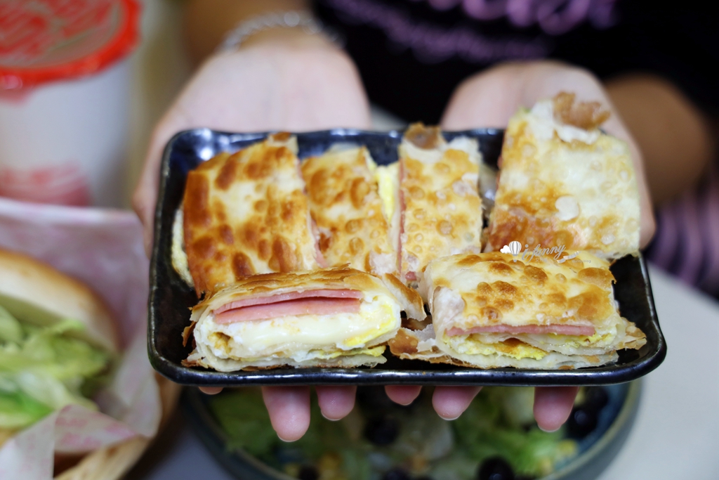 林口美食 | 拿靠早午餐達雄仁愛店 推薦必吃脆皮蛋餅 一大早就能吃到透抽米粉 - ifunny