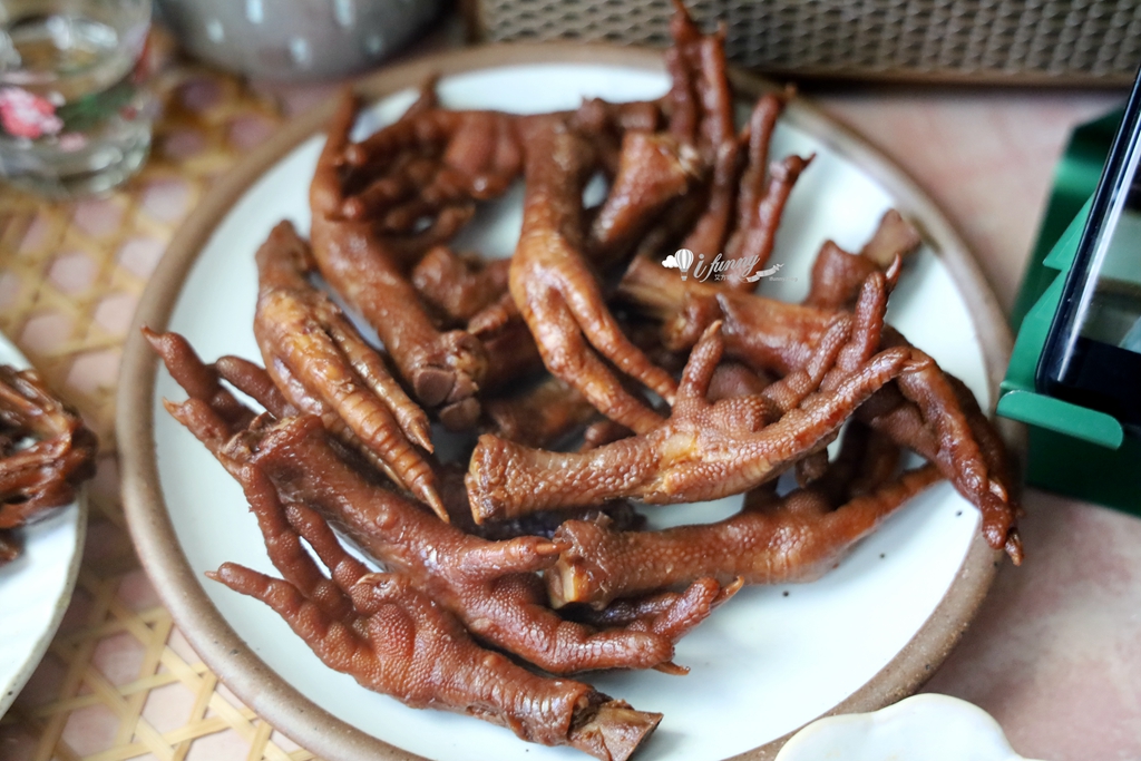龜山美食│陸光眷村老滷 眷村美食的傳承 雞腳14隻100元/每天熱賣超過5000隻 - ifunny