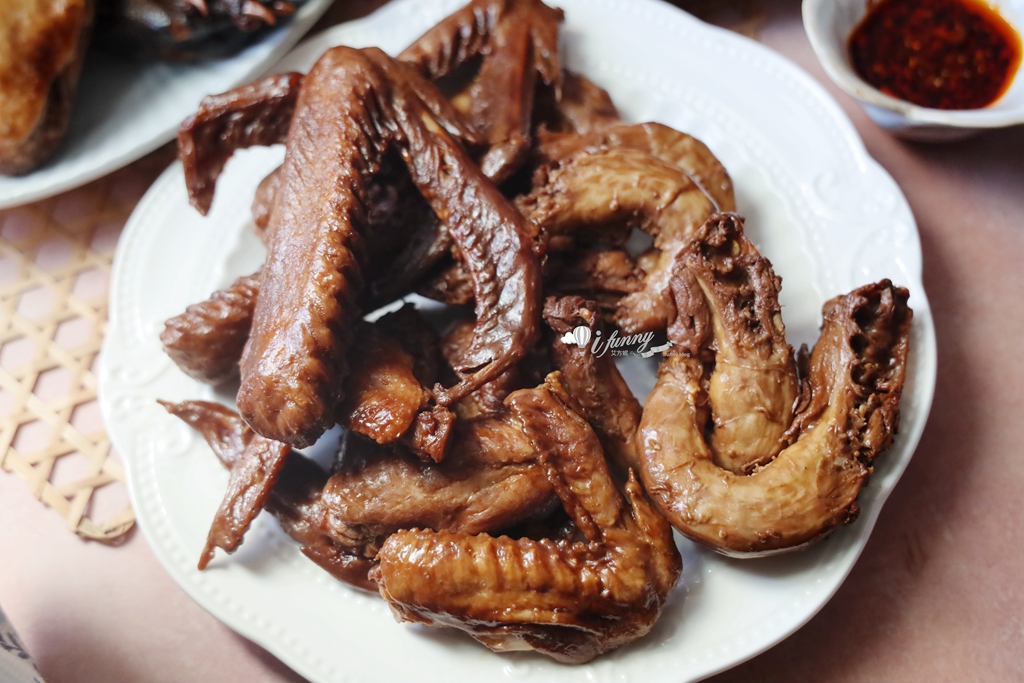 龜山美食│陸光眷村老滷 眷村美食的傳承 雞腳14隻100元/每天熱賣超過5000隻 - ifunny