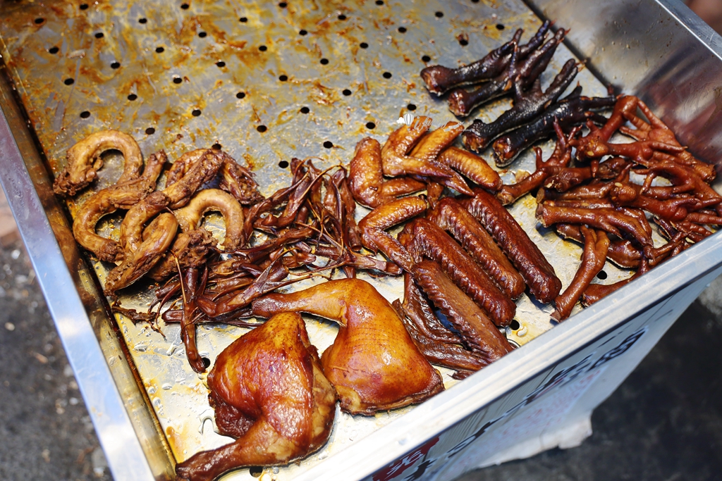 龜山美食│陸光眷村老滷 眷村美食的傳承 雞腳14隻100元/每天熱賣超過5000隻 - ifunny