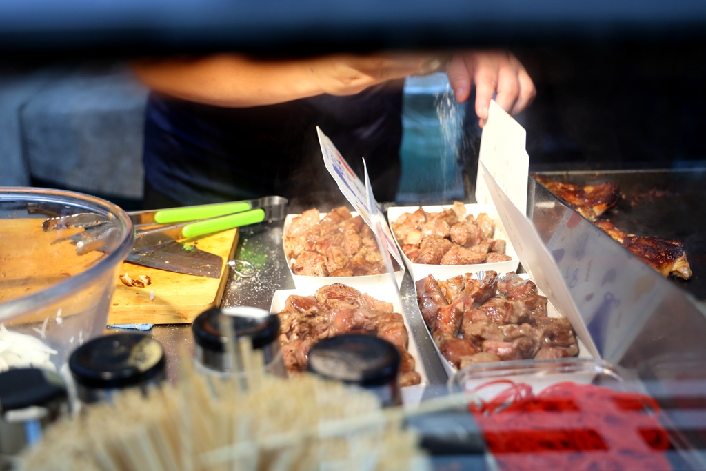 中壢美食 | 扯厚腿 中原夜市必吃排隊小吃 每日限量香煎雞腿排及牛排 平價大份量且美味 - ifunny 中壢美食 | 扯厚腿 中原夜市必吃排隊小吃 每日限量香煎雞腿排及牛排 平價大份量且美味 - ifunny