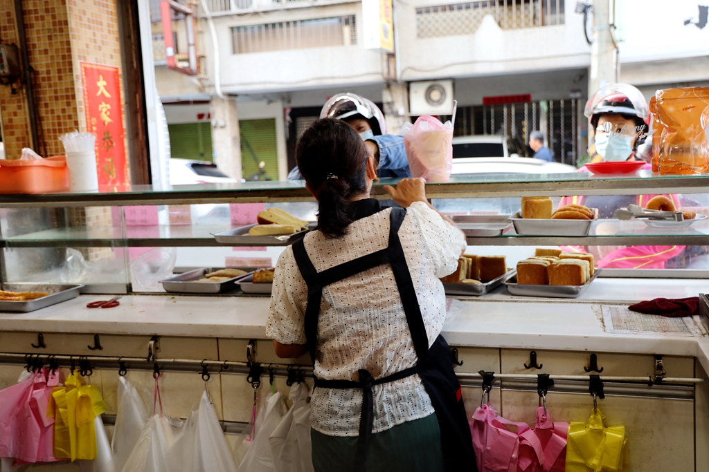 彰化員林美食 | 和平早餐店 凌晨三點就吃得到的烤蛋餅 在地人相傳的古早味 - ifunny 彰化員林美食 | 和平早餐店 凌晨三點就吃得到的烤蛋餅 在地人相傳的古早味 - ifunny