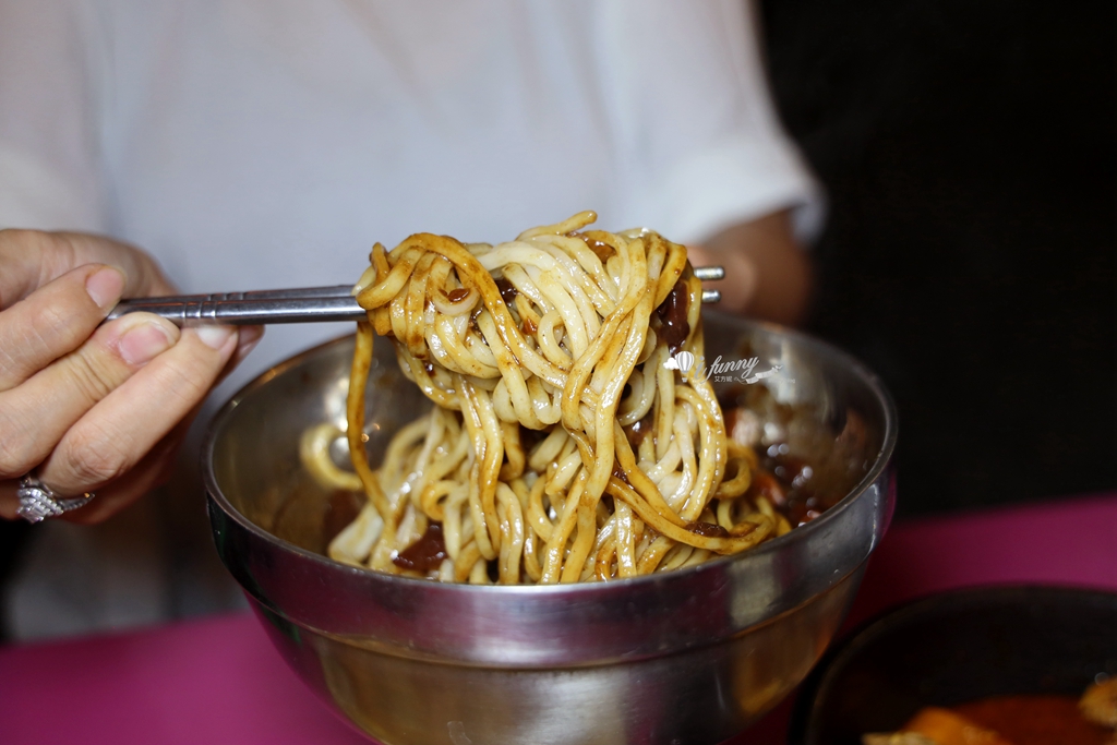 林口韓式料理 | 三清洞韓國路邊小吃攤 還原韓國布帳馬車場景及美食 - ifunny