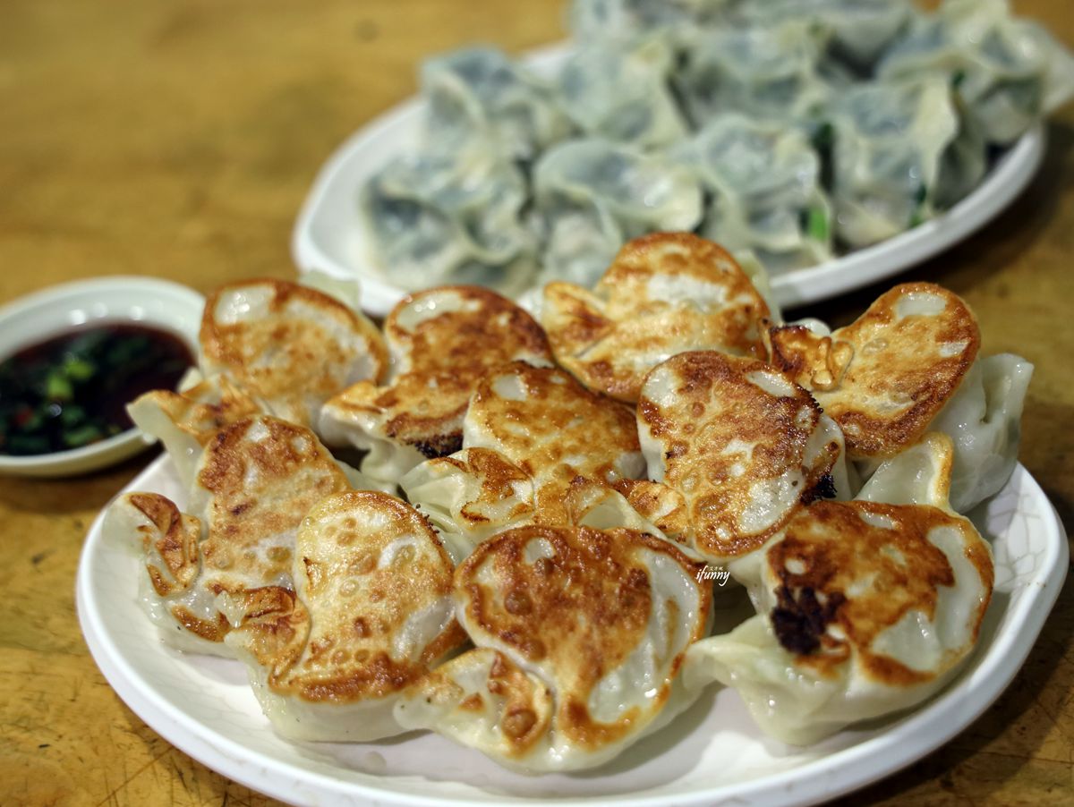 淡水手工蒸餃 淡大旁高CP值皮薄餡多 蒸餃 煎餃 湯餃 酸辣湯