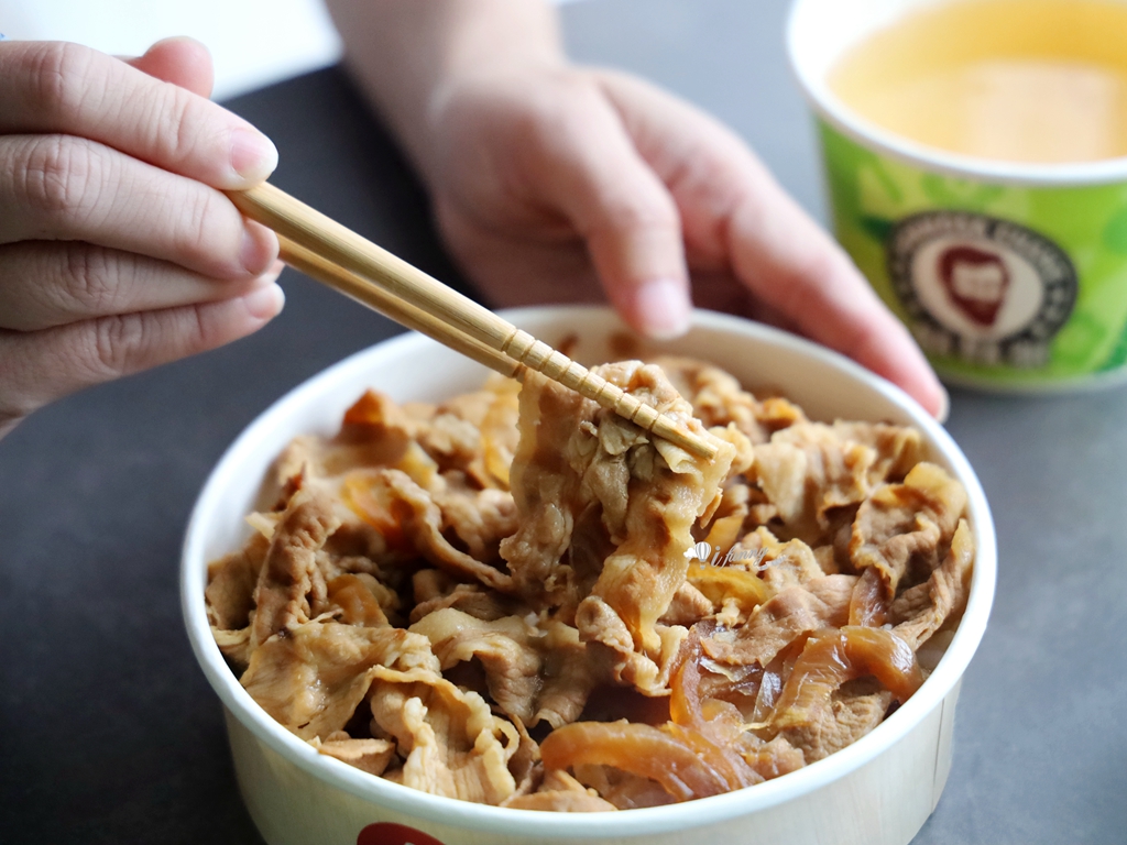 士林美食 | 鬍鬚張魯肉飯 日式咖哩炸雞丼飯新上市 大份量大滿足 外帶便當85元起 - ifunny