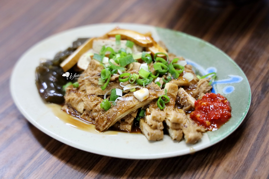 中正紀念堂站 | 老建中麵店 香氣十足的擔擔麵 內用紅茶喝到飽 - ifunny 中正紀念堂站 | 老建中麵店 香氣十足的擔擔麵 內用紅茶喝到飽 - ifunny