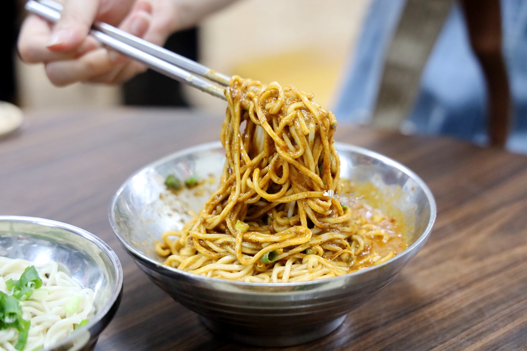 中正紀念堂站 | 老建中麵店 香氣十足的擔擔麵 內用紅茶喝到飽 - ifunny 中正紀念堂站 | 老建中麵店 香氣十足的擔擔麵 內用紅茶喝到飽 - ifunny