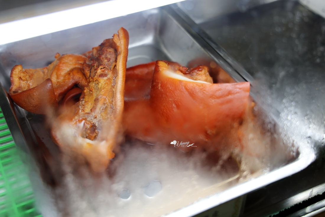 中正紀念堂站 | 老建中麵店 香氣十足的擔擔麵 內用紅茶喝到飽 - ifunny 中正紀念堂站 | 老建中麵店 香氣十足的擔擔麵 內用紅茶喝到飽 - ifunny