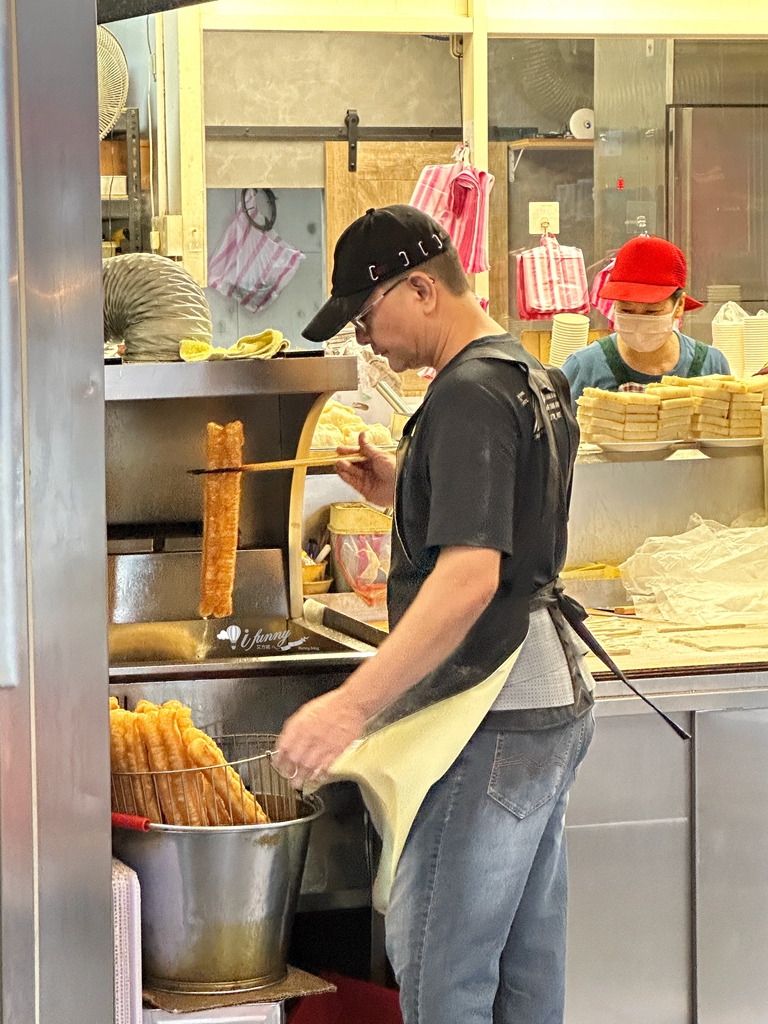 台北中山｜曾家豆漿 超狂人氣現烤蛋塔 燒餅 煎包 - ifunny