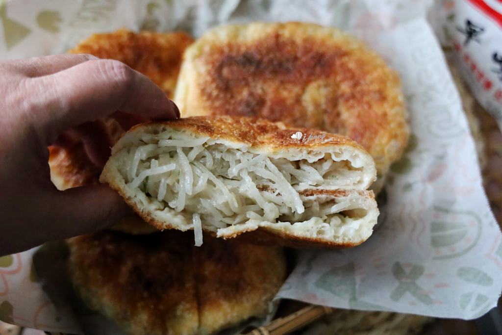 南港站 | 老眷村煎餅 韭菜餅 蘿蔔絲餅 高麗菜餅 紅豆餅 外酥內軟加胡椒好對味 - ifunny