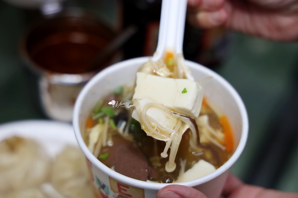 中山國中站 | 發哥筍湯包 上二樓民宅 在別人家客廳用餐 - ifunny