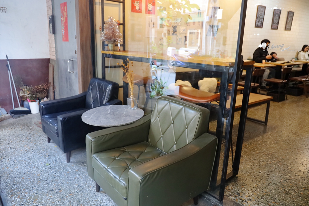 大稻埕 | 小蒔日咖啡 揉合老宅底蘊與現代文青風的咖哩咖啡專賣店 - ifunny