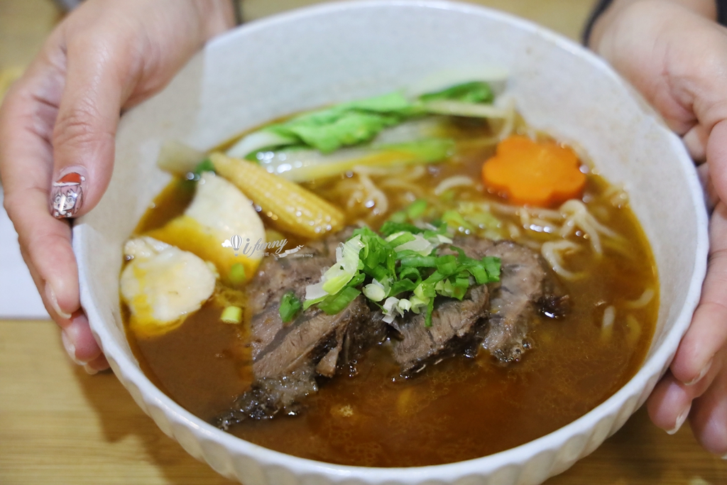 大稻埕 | 小蒔日咖啡 揉合老宅底蘊與現代文青風的咖哩咖啡專賣店 - ifunny