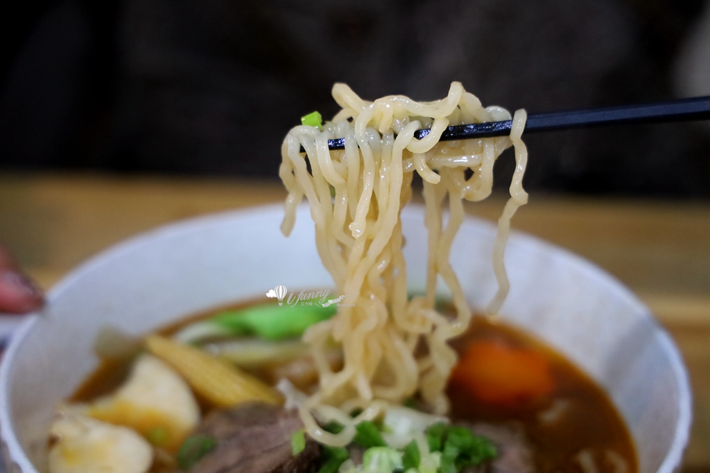 大稻埕 | 小蒔日咖啡 揉合老宅底蘊與現代文青風的咖哩咖啡專賣店 - ifunny