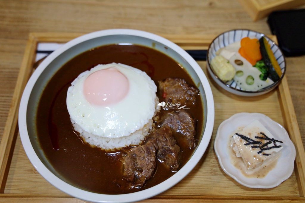 大稻埕 | 小蒔日咖啡 揉合老宅底蘊與現代文青風的咖哩咖啡專賣店 - ifunny