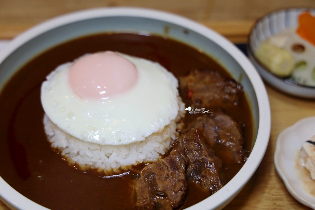 大稻埕 | 小蒔日咖啡 揉合老宅底蘊與現代文青風的咖哩咖啡專賣店 - ifunny