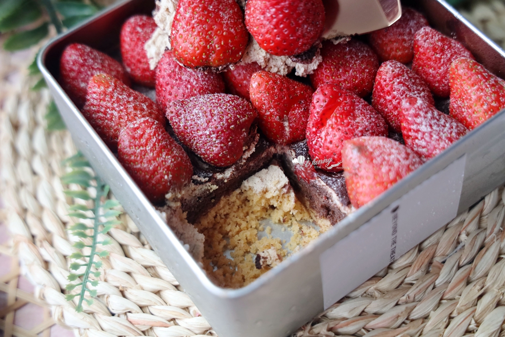 西門站 | 4F劇場咖啡 中山堂古蹟裡 冬季限定 滿滿25顆草莓的提拉米蘇 - ifunny