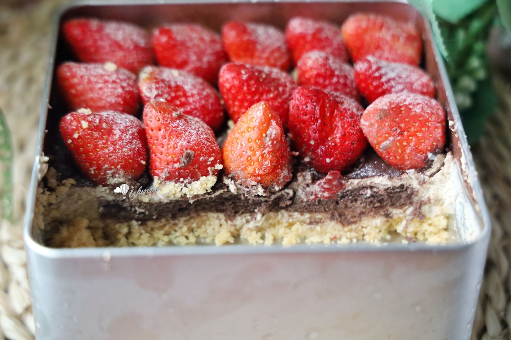 西門站 | 4F劇場咖啡 中山堂古蹟裡 冬季限定 滿滿25顆草莓的提拉米蘇 - ifunny