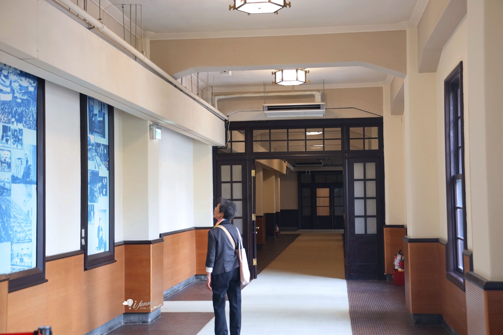 西門站 | 4F劇場咖啡 中山堂古蹟裡 冬季限定 滿滿25顆草莓的提拉米蘇 - ifunny