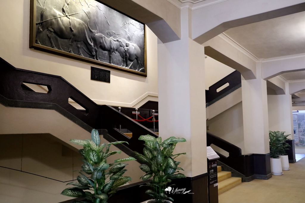 西門站 | 4F劇場咖啡 中山堂古蹟裡 冬季限定 滿滿25顆草莓的提拉米蘇 - ifunny