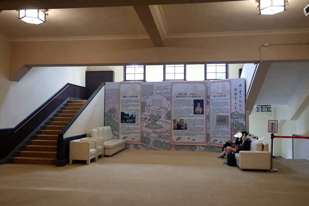 西門站 | 4F劇場咖啡 中山堂古蹟裡 冬季限定 滿滿25顆草莓的提拉米蘇 - ifunny