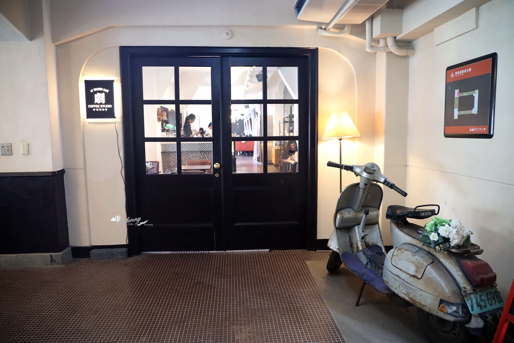 西門站 | 4F劇場咖啡 中山堂古蹟裡 冬季限定 滿滿25顆草莓的提拉米蘇 - ifunny